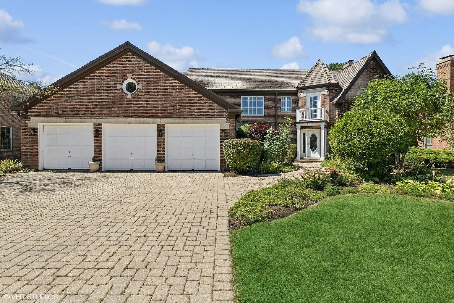 2407 Saranac Ln photo 1