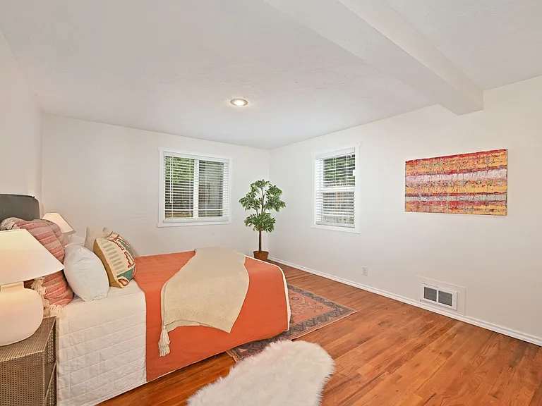 13804 Redmond Way — Photo 14