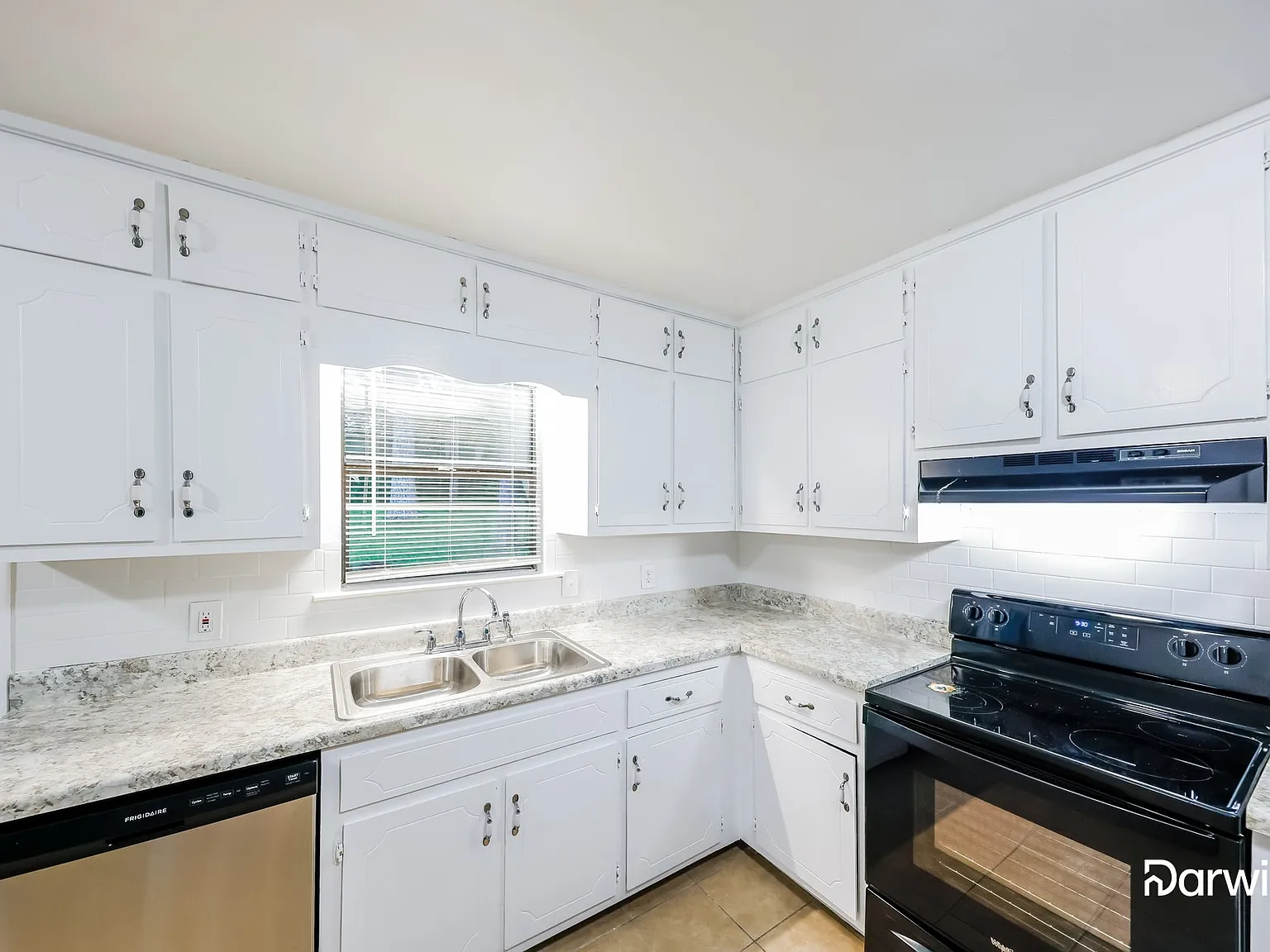 3 bed, 1.5 bath, 1558 sqft, $1,515 — Photo 2