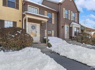 68 Wood Duck Ct, Hackettstown, NJ 07840