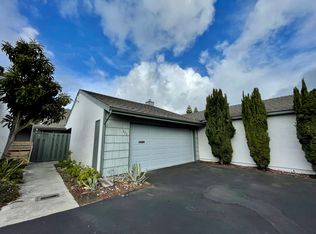 952 Diaz Ln, Foster City, CA 94404