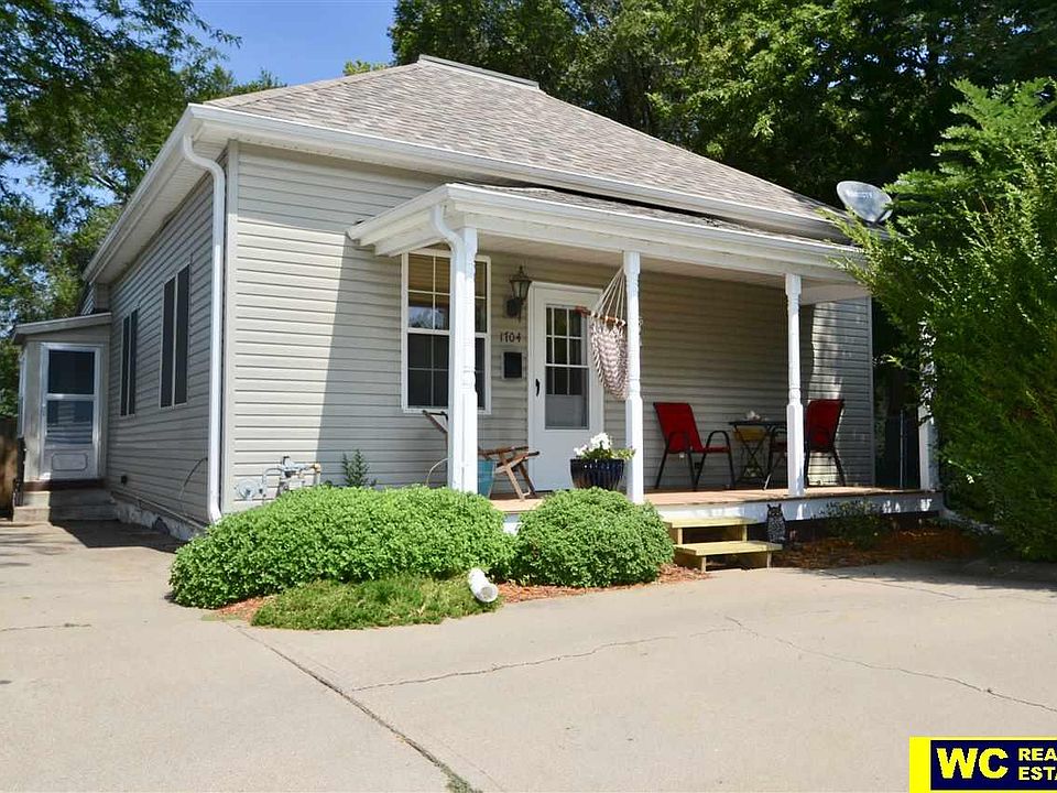 1st image of 1704 Park St