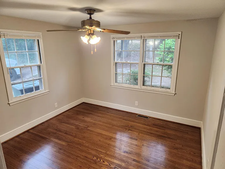 4312 Wentworth Dr — Photo 9