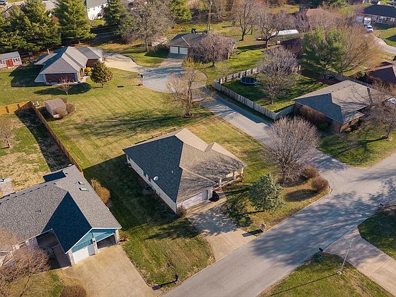 3rd image of 1329 W Meadowbrooke Drive