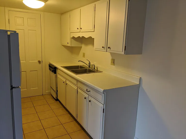 348 College St — Photo 30