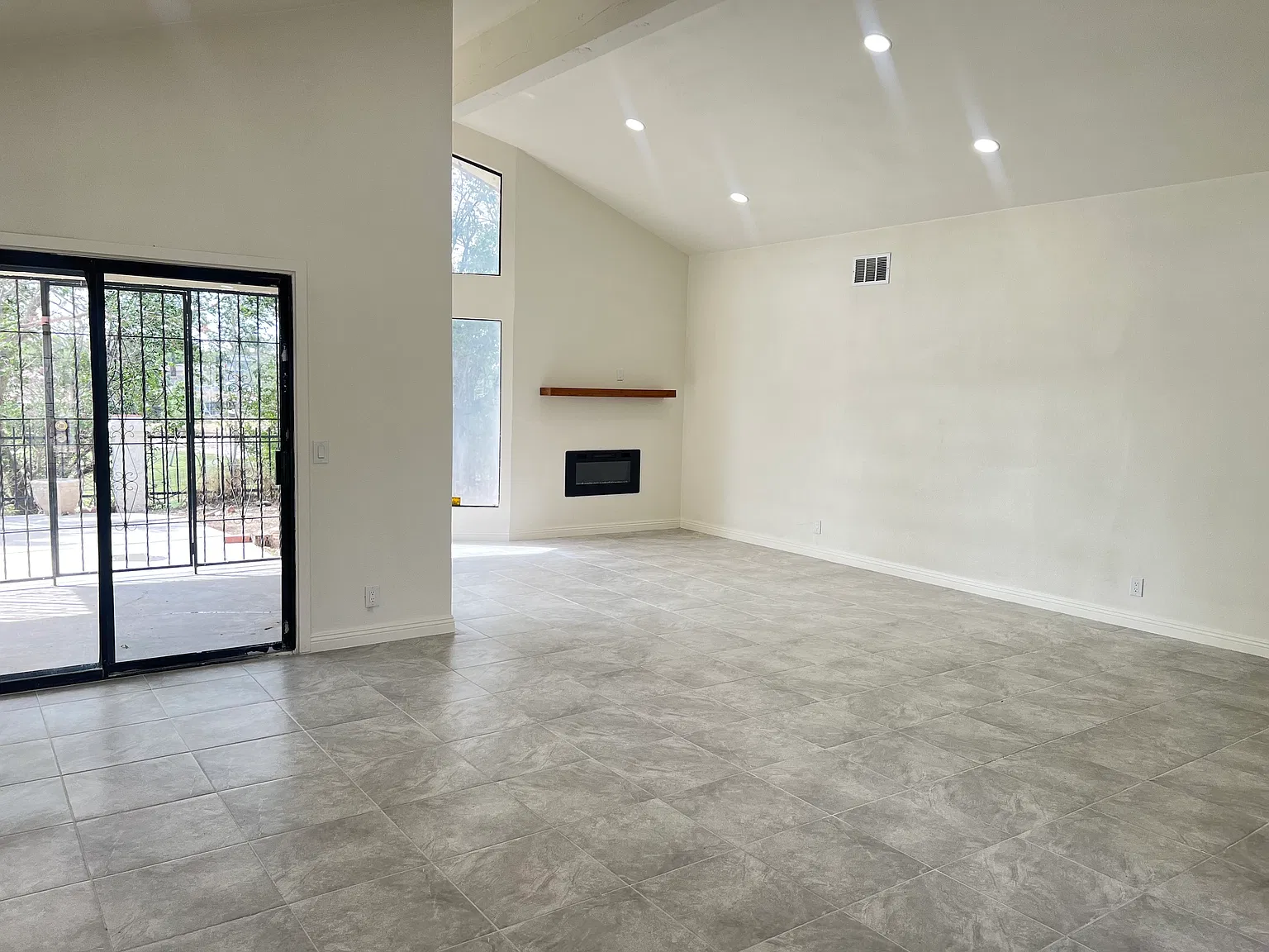 4 bed, 2019 sqft, $2,650 — Photo 3