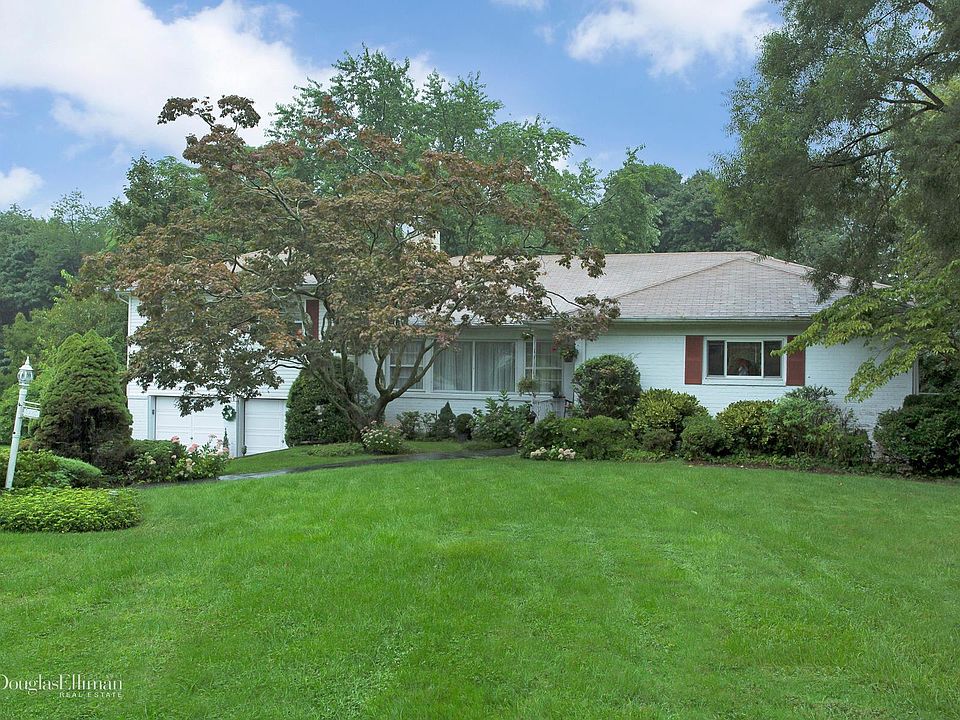 1st image of 25 Woodhill Ln