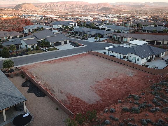 3rd image of 31 W Silver Feather Cir #8