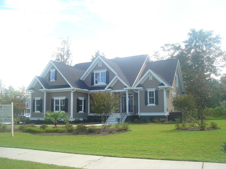 Front of house/Hardiplank siding/Working Shutters