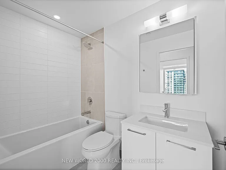 101 Roehampton Ave #1712 — Photo 8