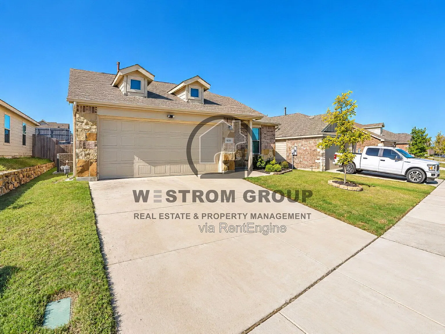 3 bed, 2.0 bath, 1305 sqft, $1,945 — Photo 3