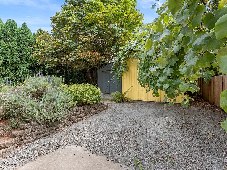 4230 SE Francis St — Photo 4
