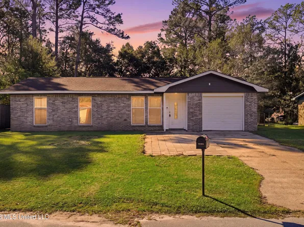 2001 Prince George Dr, Gautier, MS 39553