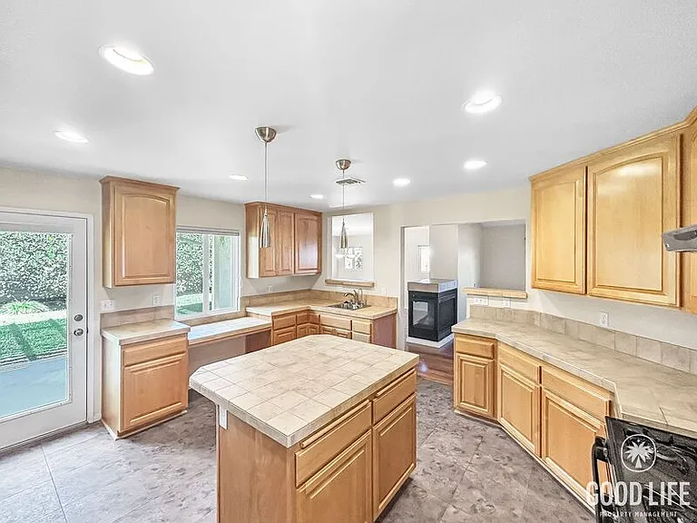 4164 Mount Herbert Ave — Photo 5