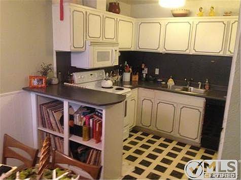 4th image of 12014 Kling St APT 1