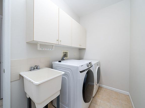 3rd image of 39 Boland Dr