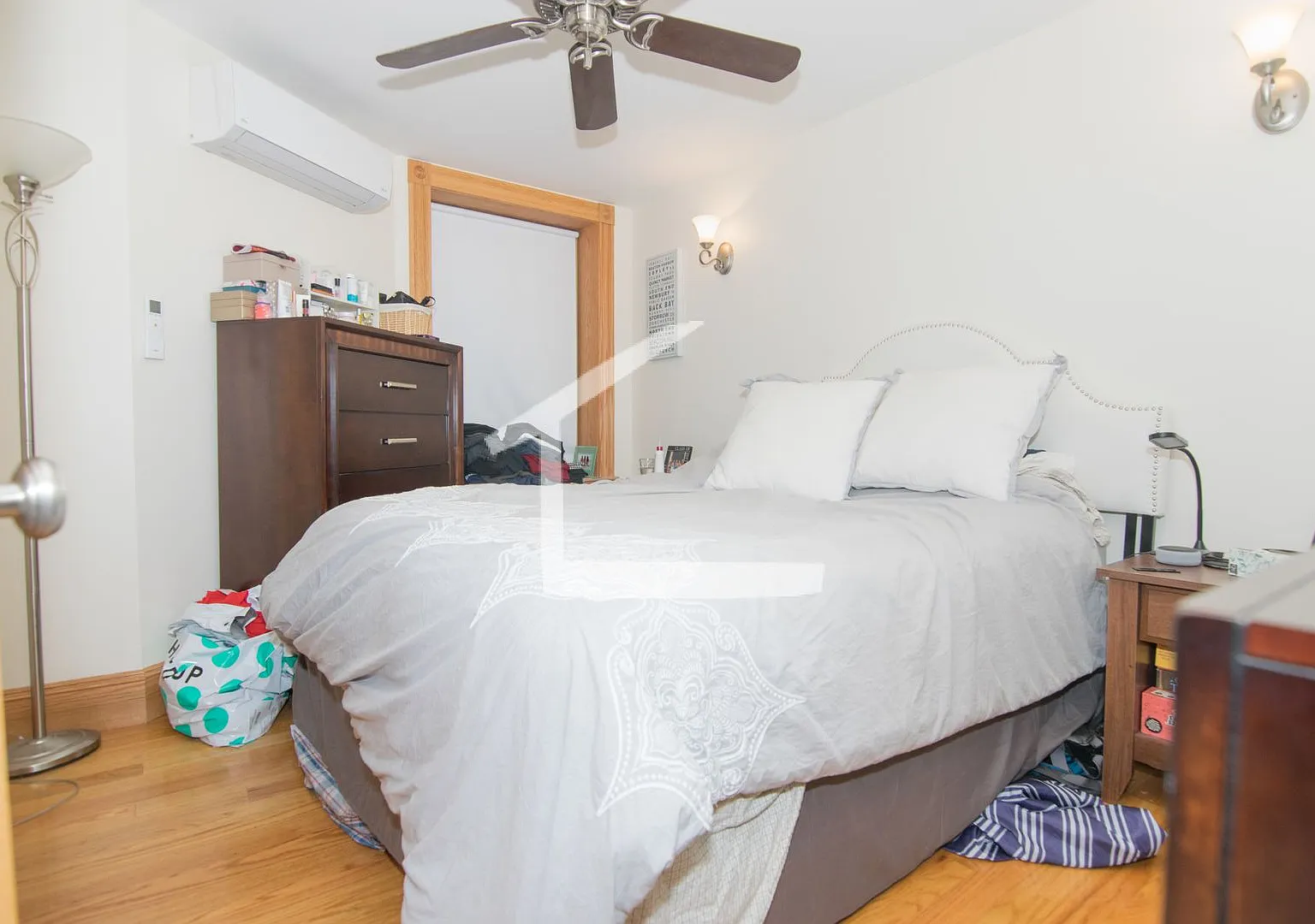 Nicely renovated, pet friendly 1 bedroom unit in the heart of Beacon Hill! — Photo 2