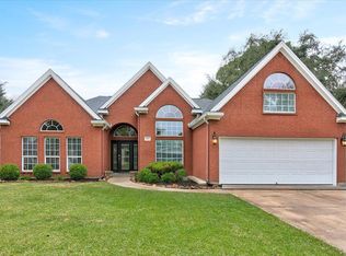 2801 Magnolia Ln, Groves, TX 77619