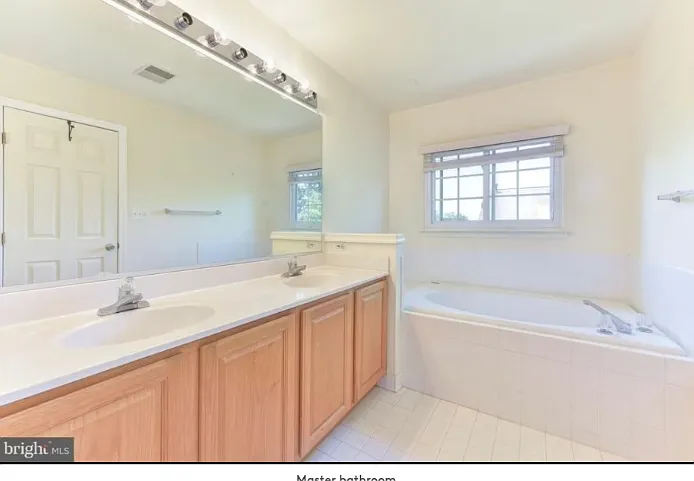 2454 Sugar Mill Way — Photo 5