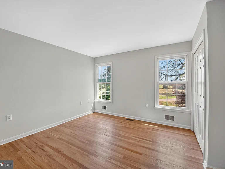 21733 Oatlands Rd — Photo 31