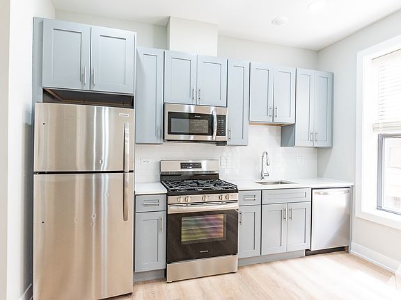4th image of 432 W Belden Ave APT 4