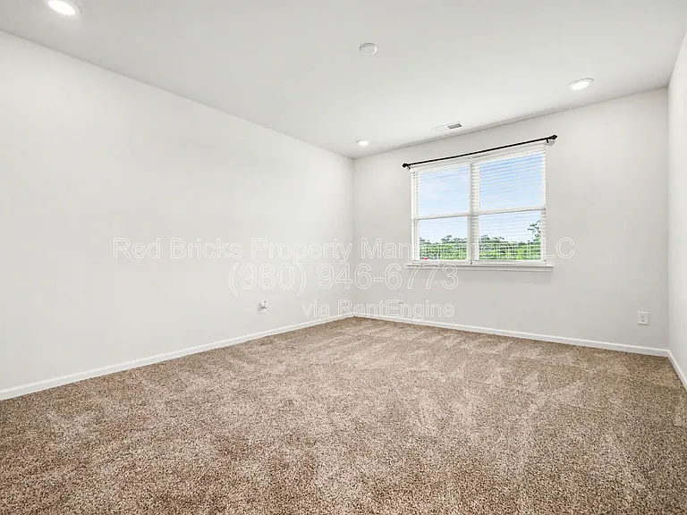 1007 Maylen Trce — Photo 28