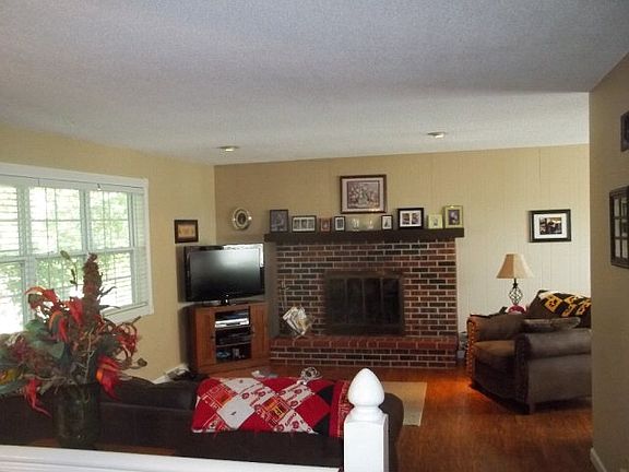 3rd image of 1906 Cottage Grove Pl