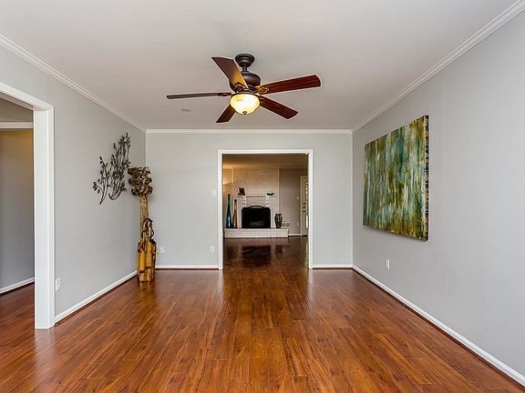 5th image of 9655 Meadowvale Dr