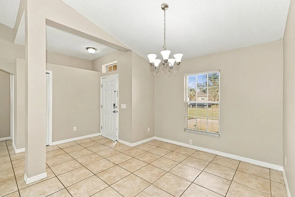 3 bed, 2.0 bath, 1349 sqft, $2,655 — Photo 3