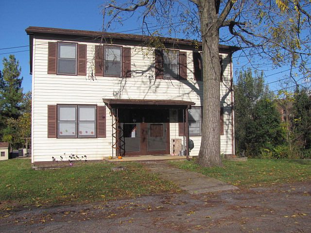 1st image of 14 W Weaver Ave