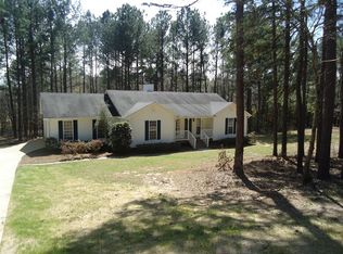28 Sweetbriar Dr, Hogansville, GA 30230