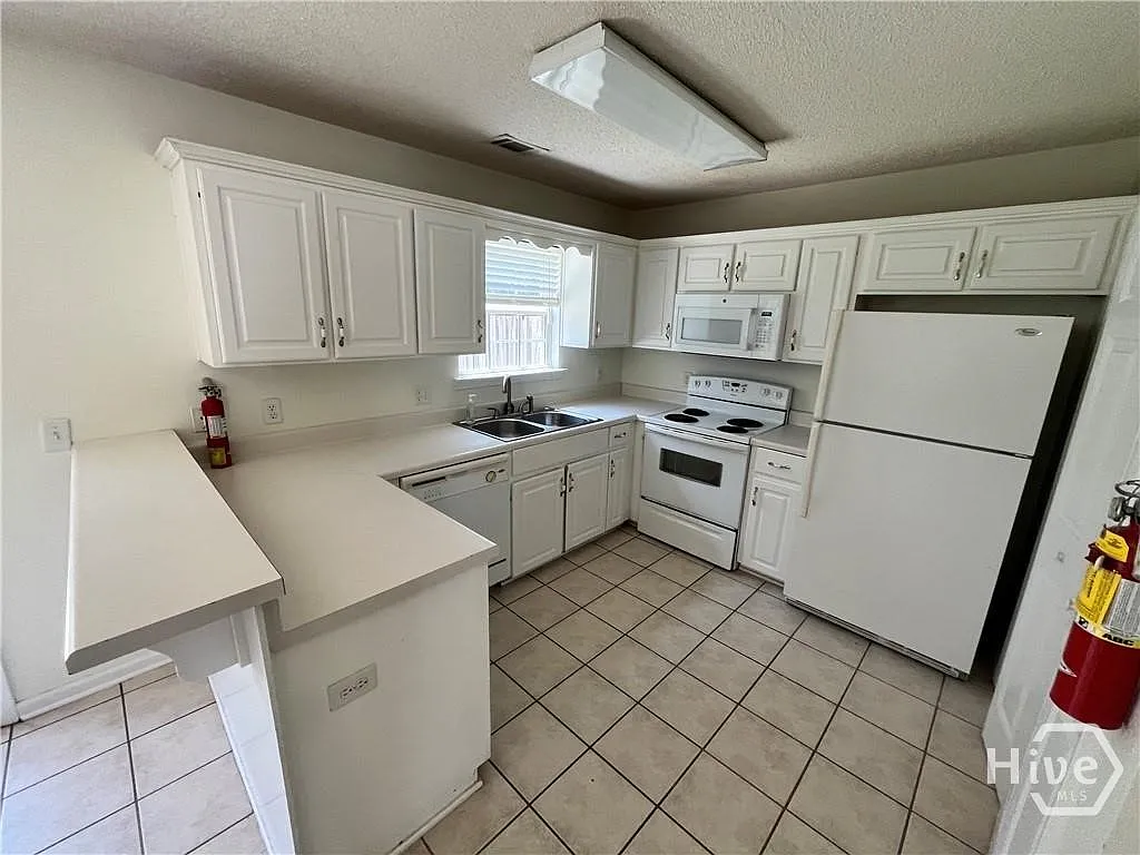 3 bed, 2.5 bath, 1262 sqft, $1,600 — Photo 4