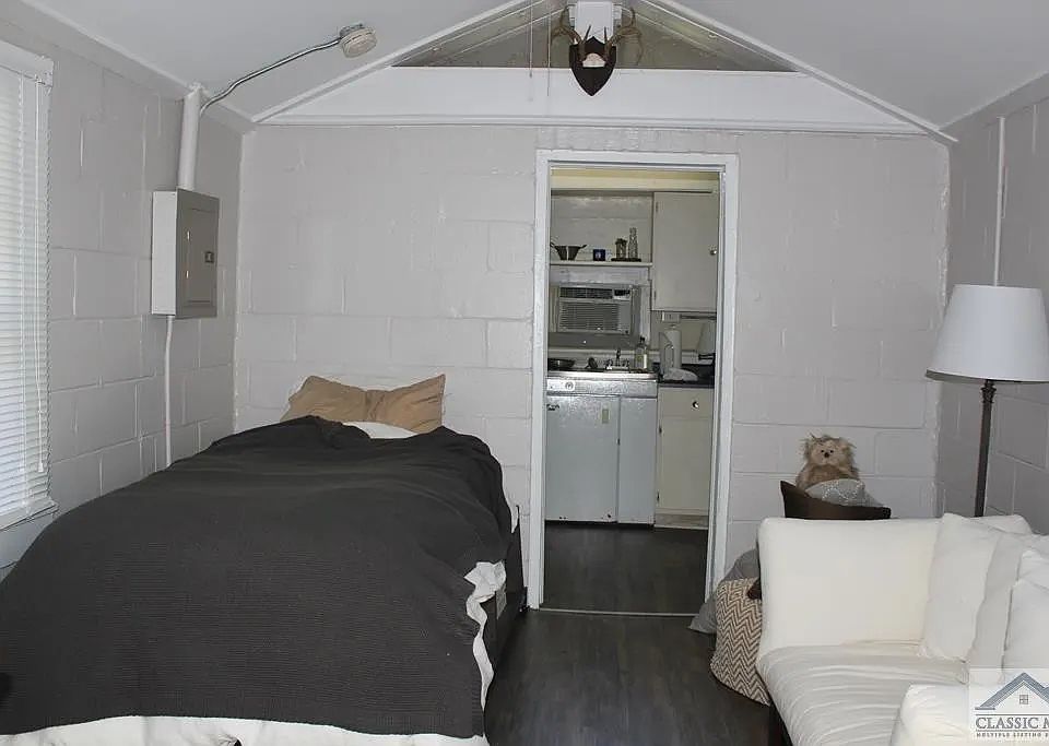 1st image of 364.5 Barber St