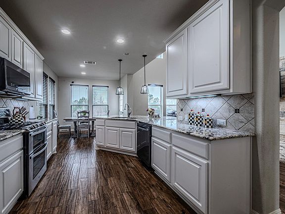 3rd image of 117 Arbor Point Dr