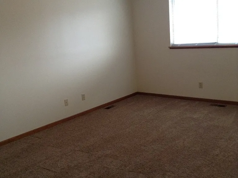 717 Ridgewood Dr — Photo 16