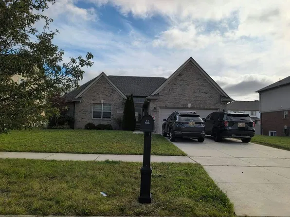 53410 Crawford Dr, Chesterfield, MI 48051