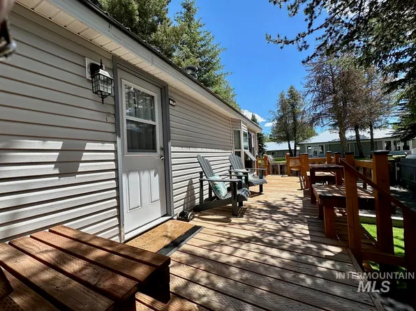 22 B St, Cascade, ID 83611