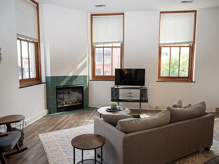 City Hall Apartments — Photo 2