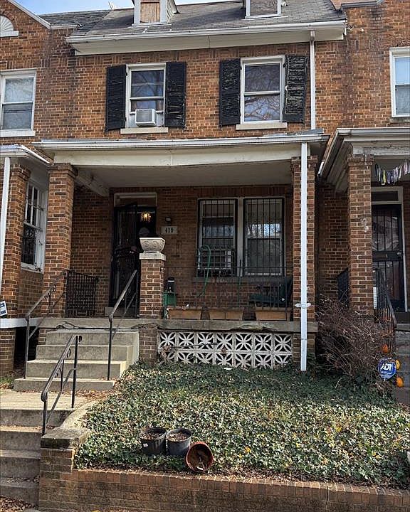 1st image of 419 23rd Pl NE