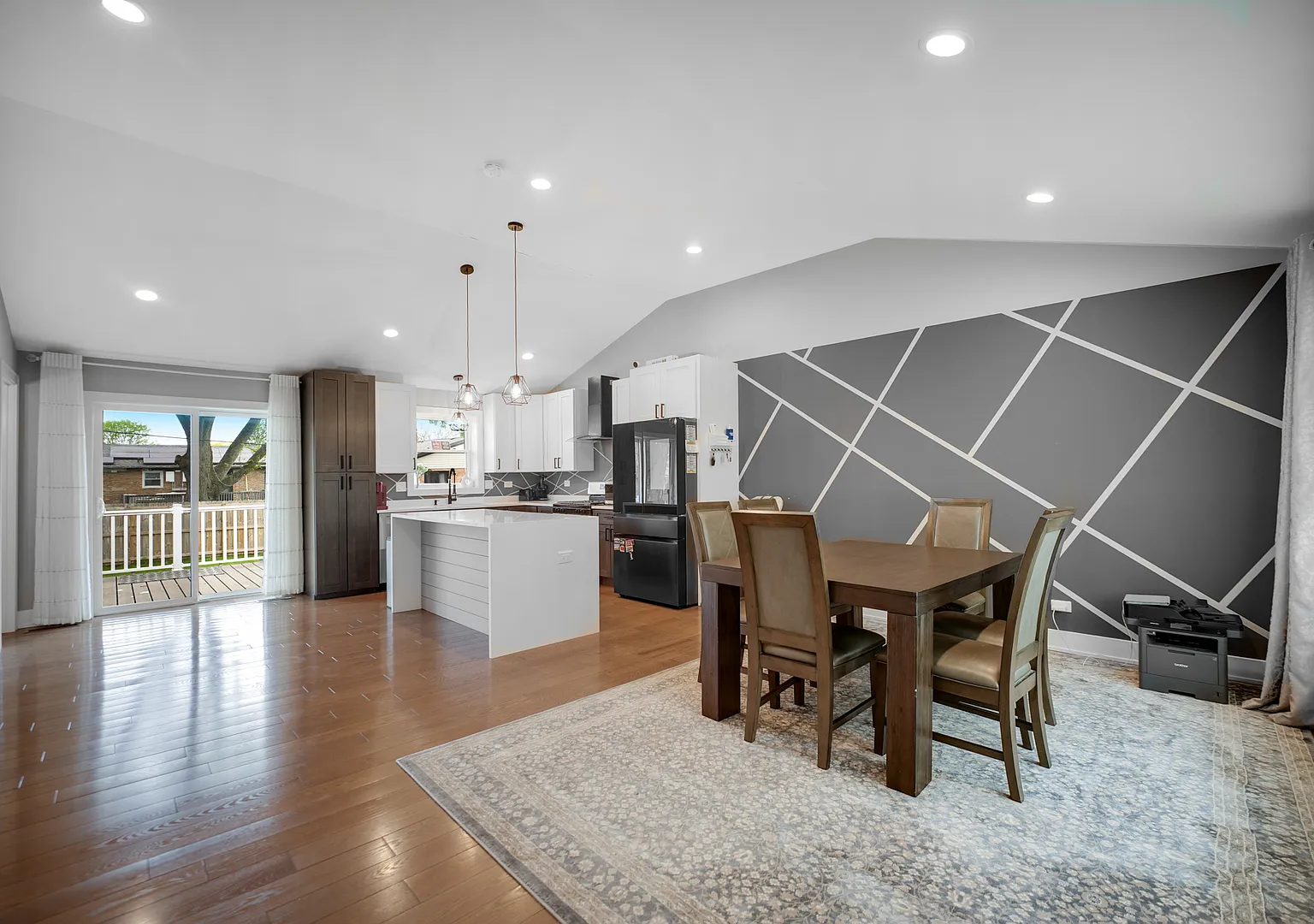 3 bed, 1160 sqft, $4,000 — Photo 4