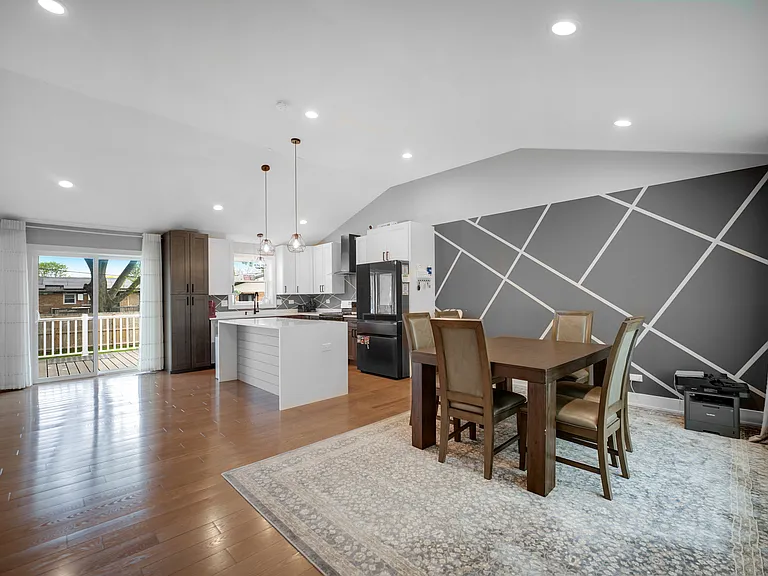 10324 S 81st Ave — Photo 4