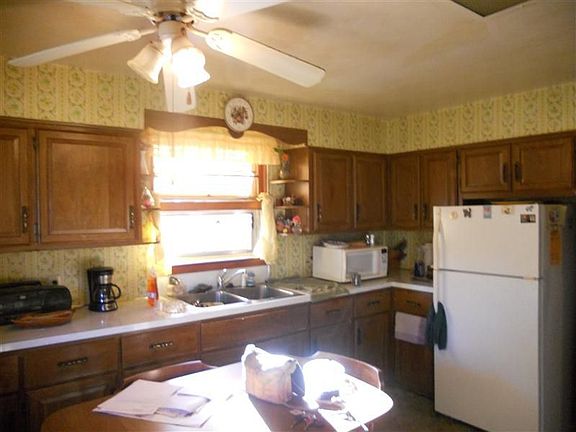 3rd image of 541 Pioneer Trl