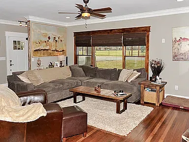 4 bed, 3049 sqft, $5,000 — Photo 2