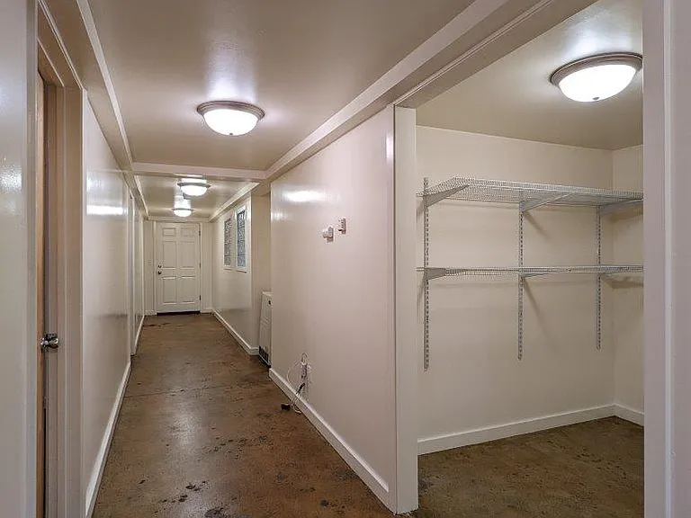 Hillegass Court Apartments — Photo 24