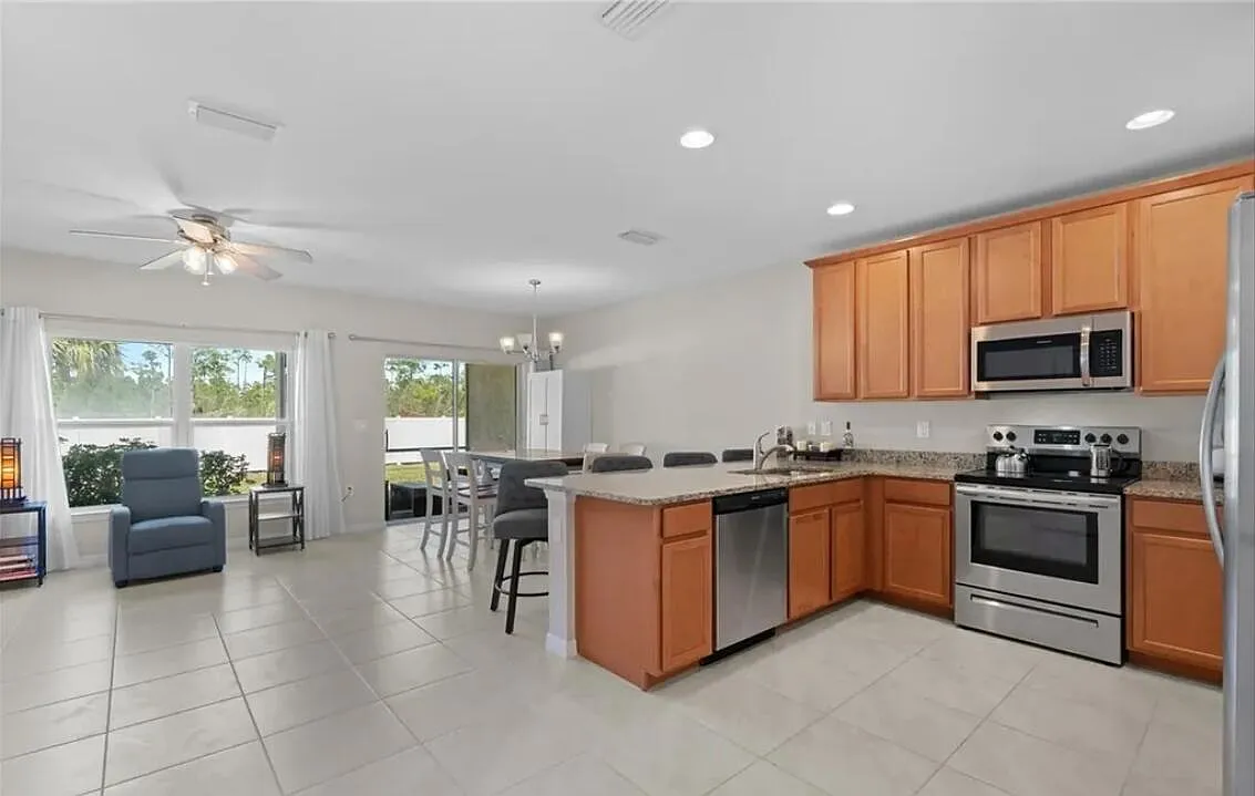 3 bed, 2.5 bath, 1477 sqft, $1,800 — Photo 2