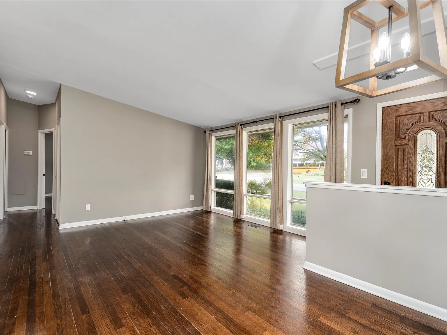 3 bed, 1.5 bath, 1058 sqft, $2,750 — Photo 3