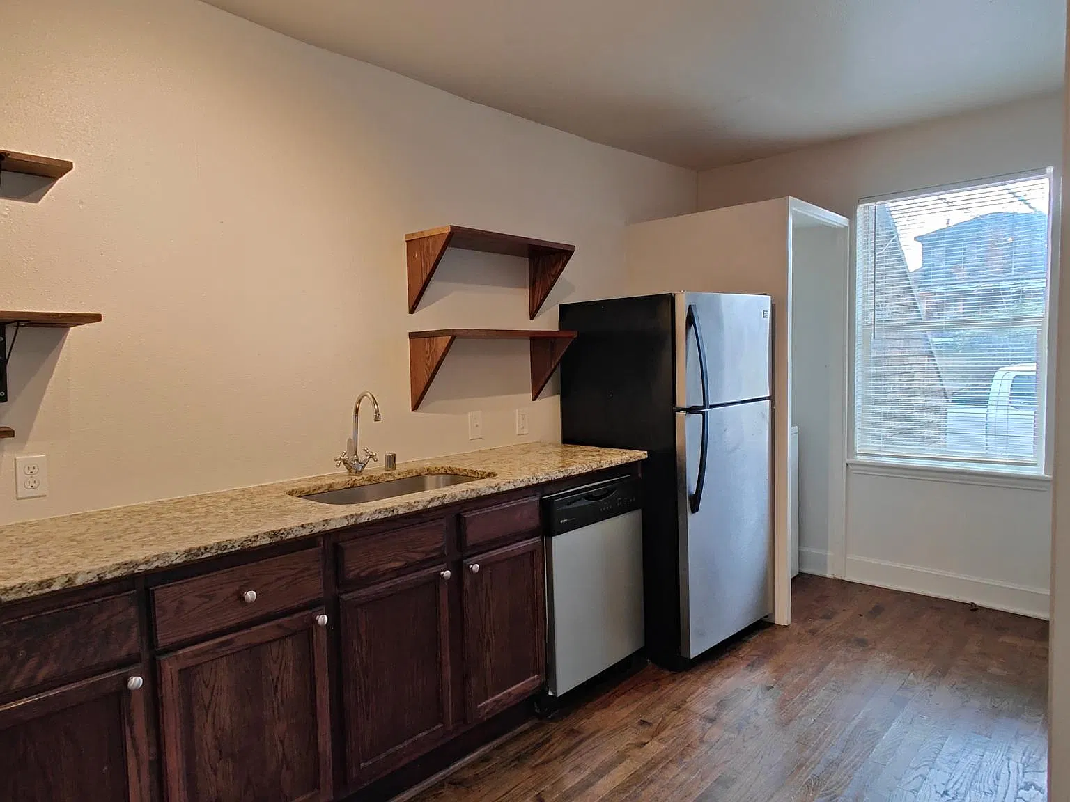 2 bed, 1100 sqft, $1,850 — Photo 4