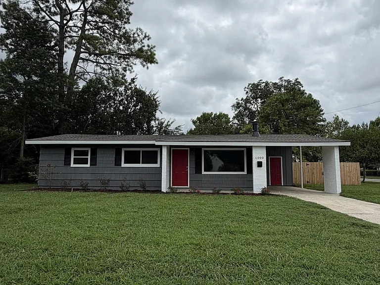 1000 Lowell Dr SE — Photo 2
