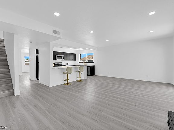 5th image of 7133 Alta Dr