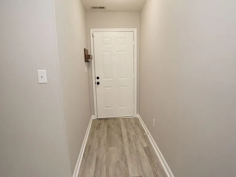 103 Eastgate Dr — Photo 4